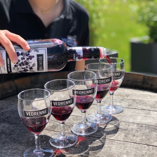 Dégustation de crème de cassis au Cassissium à Nuits-Saint-Georges.