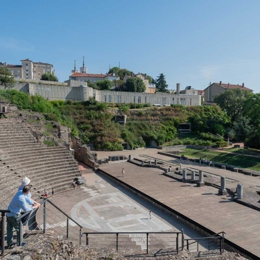 Vue sur le théâtre antique de Fourvière à Lyon, vestige gallo-romain emblématique au cœur de la colline de Fourvière