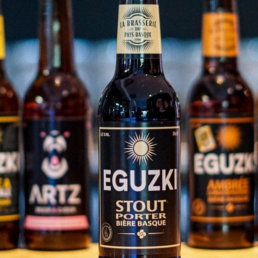 Bouteilles de bières artisanales Eguzki et Artz de la Brasserie du Pays Basque à Bardos.
