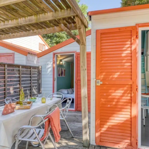 Chalet avec terrasse au Camping Le Bois Fleuri à Argelès-sur-Mer