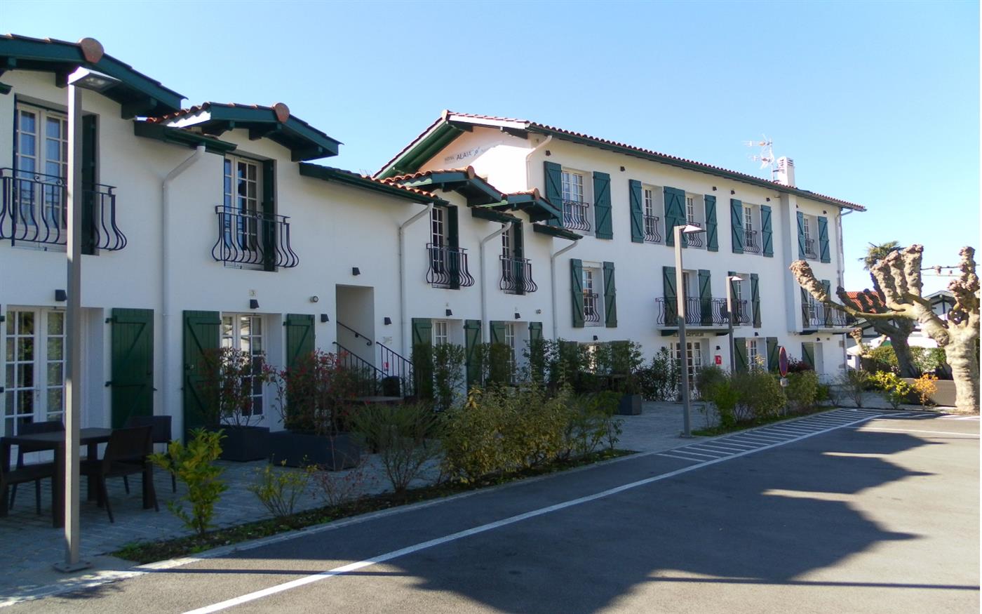 Façade de l’Hôtel Résidence Alaïa à Ascain au Pays basque